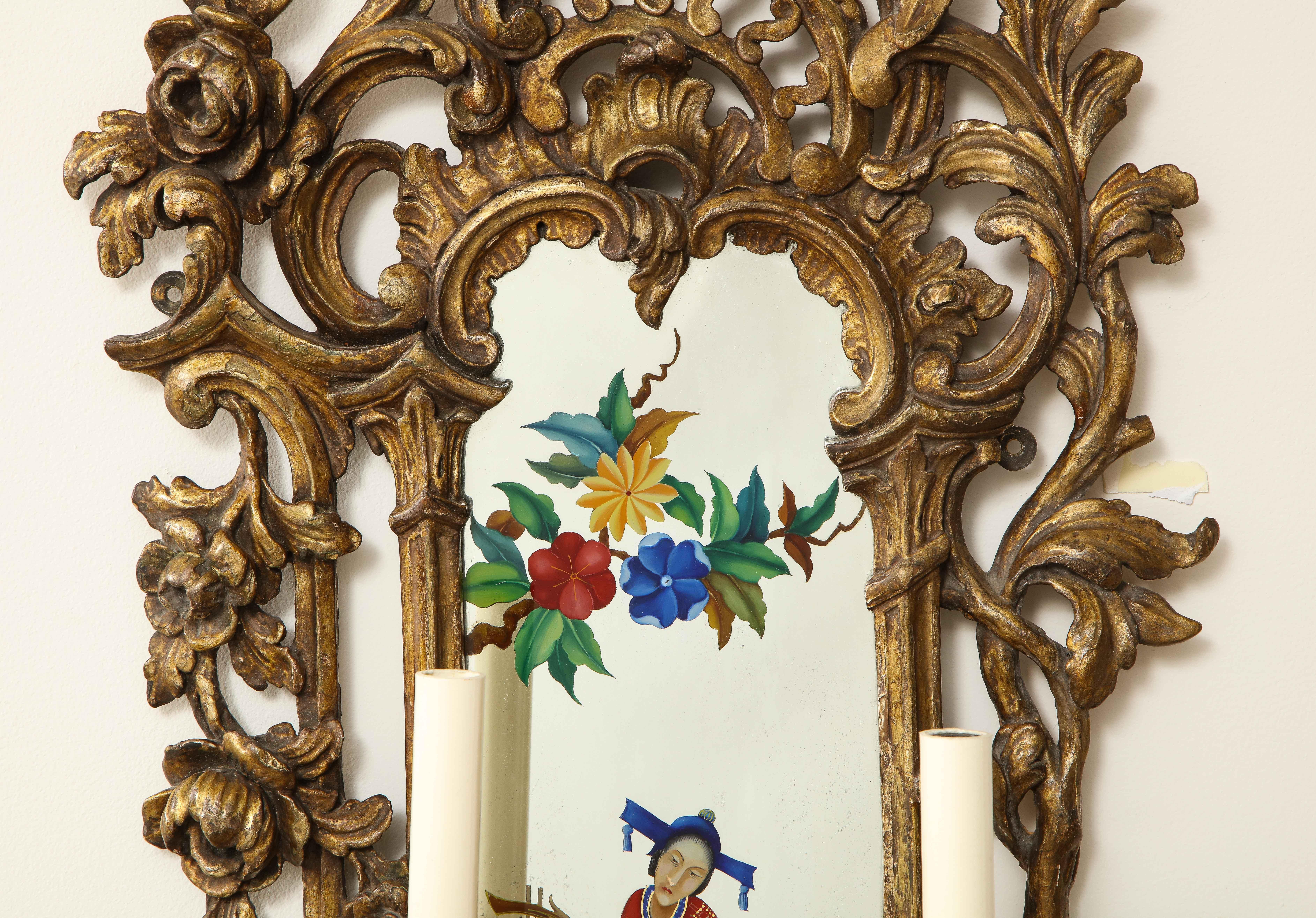 19th Century Pair of English Chinoiserie Painted Reverse on Glass Giltwood Mirrored Sconces For Sale