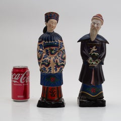Par de figuritas inglesas de estilo chinoiserie policromadas con la cabeza que se mueve, o «Nodders»