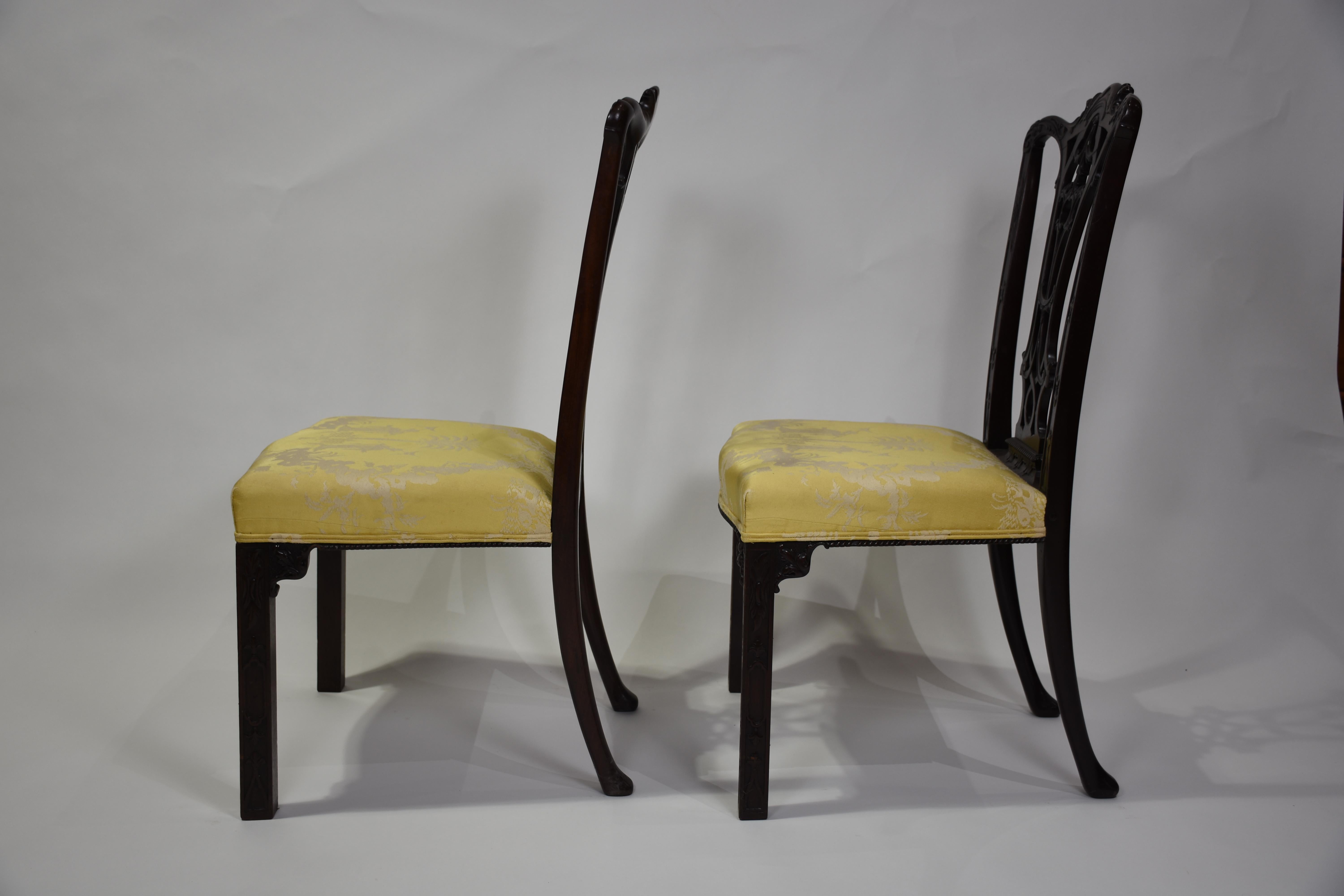 Paire de chaises d'appoint anglaises en acajou Chippendale, vers 1885 Bon état - En vente à New York, NY