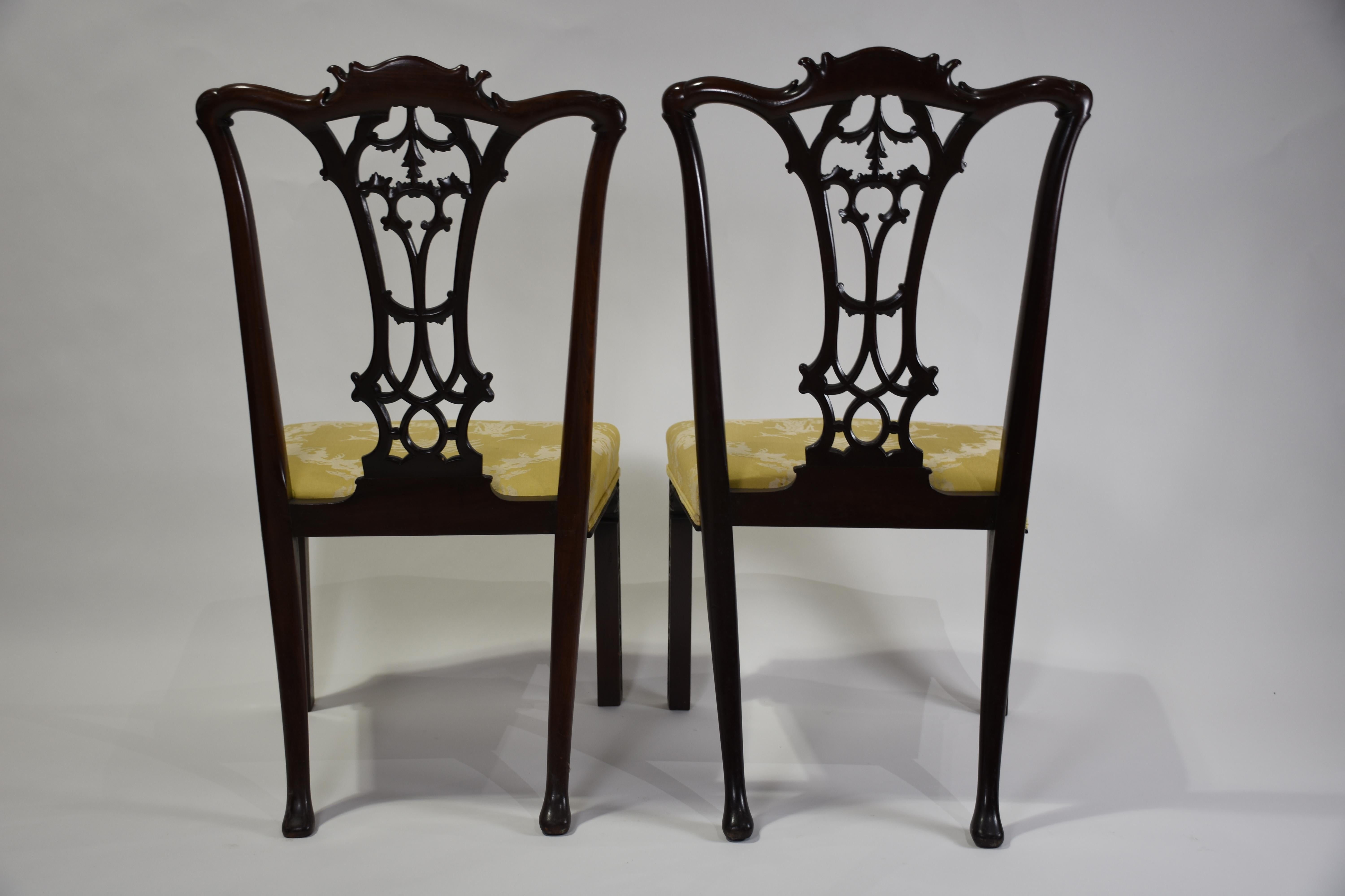 XIXe siècle Paire de chaises d'appoint anglaises en acajou Chippendale, vers 1885 en vente