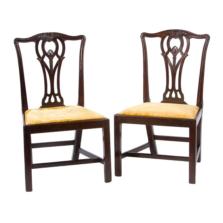Pair of English Chippendale sidechairs For Sale