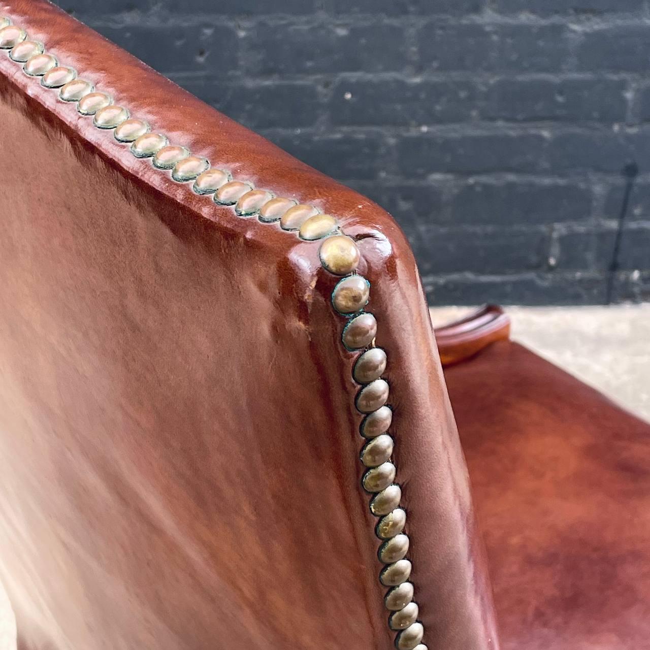 Paire de fauteuils en cuir de style Chippendale anglais de Gainsborough en vente 4