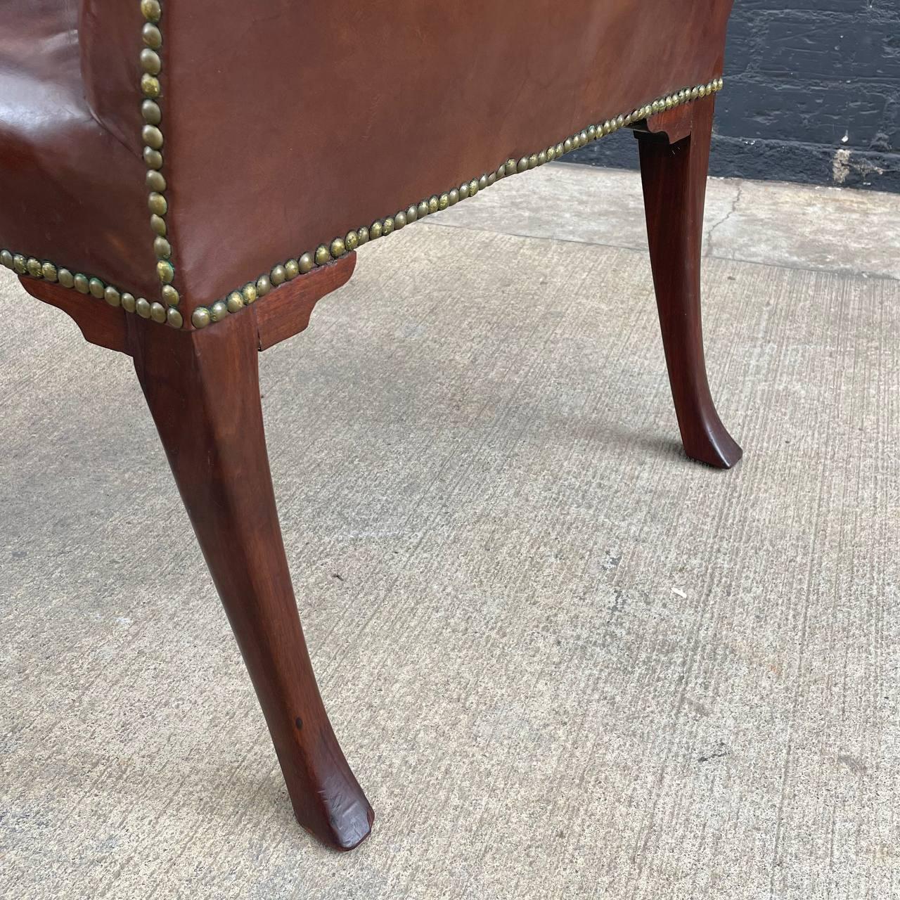 Paire de fauteuils en cuir de style Chippendale anglais de Gainsborough en vente 6