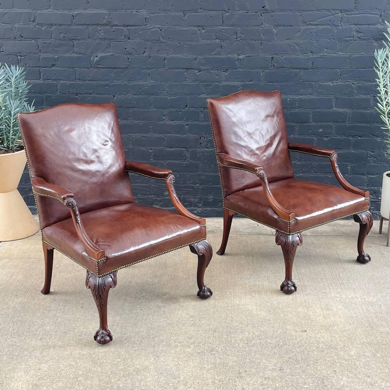 Louis XV Pair of English Chippendale-Style Gainsborough Leather Arm Chairs For Sale