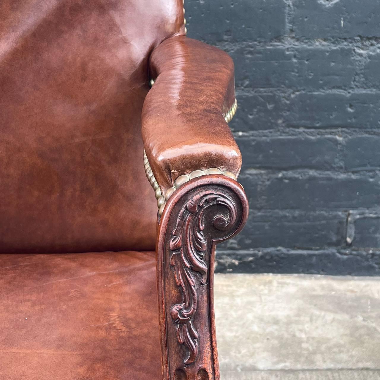 Paire de fauteuils en cuir de style Chippendale anglais de Gainsborough en vente 1