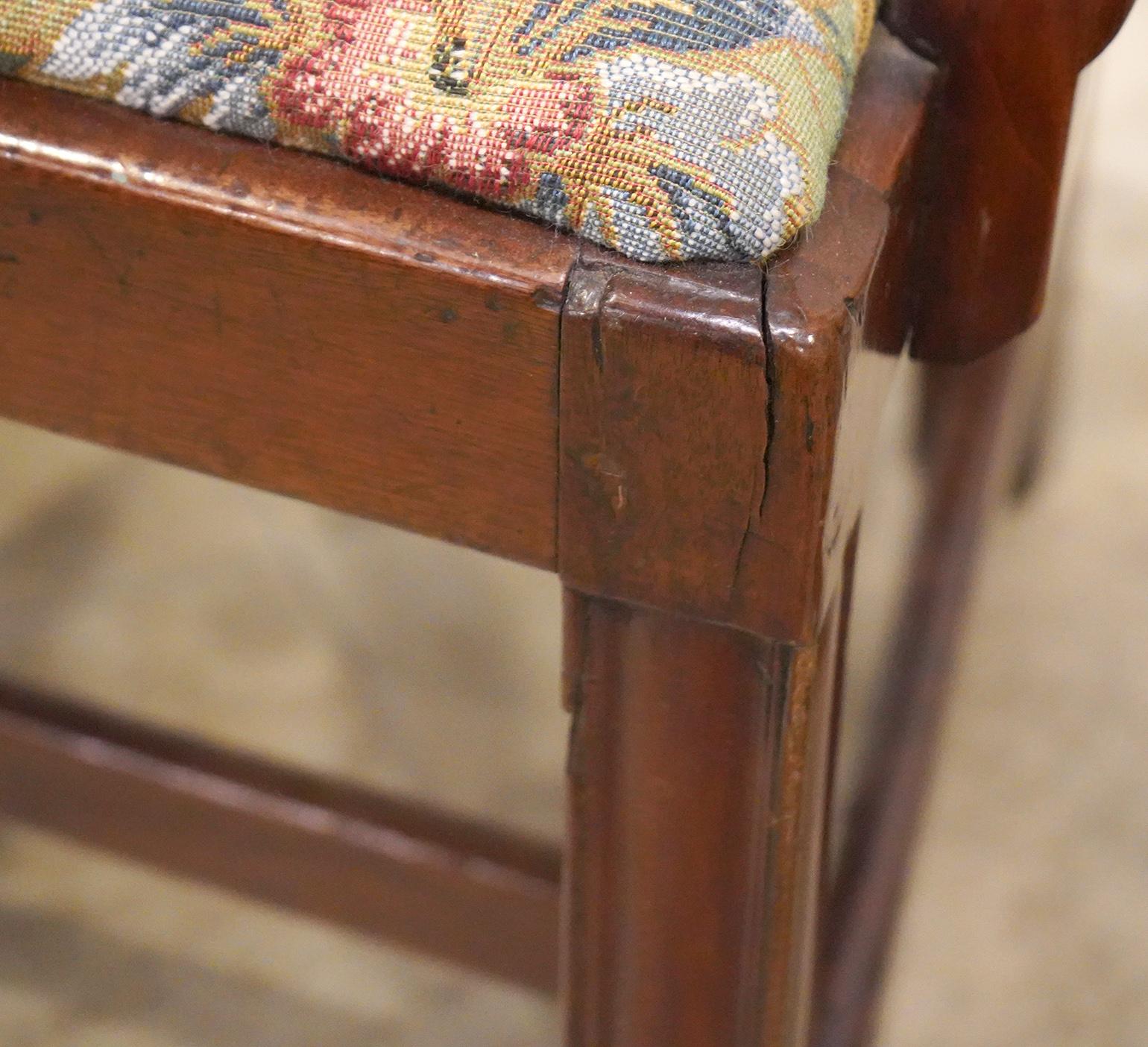 19th Century Pair of English Chippendale Style George III Carved Mahogany Armchairs C. 1820 For Sale