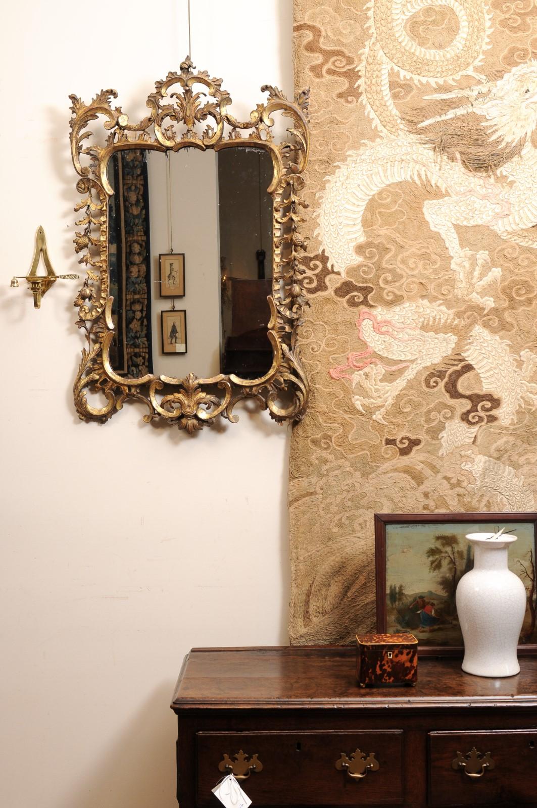 Coppia di specchi inglesi in legno dorato in stile Chippendale, inizio XX secolo In condizioni discrete in vendita a Atlanta, GA