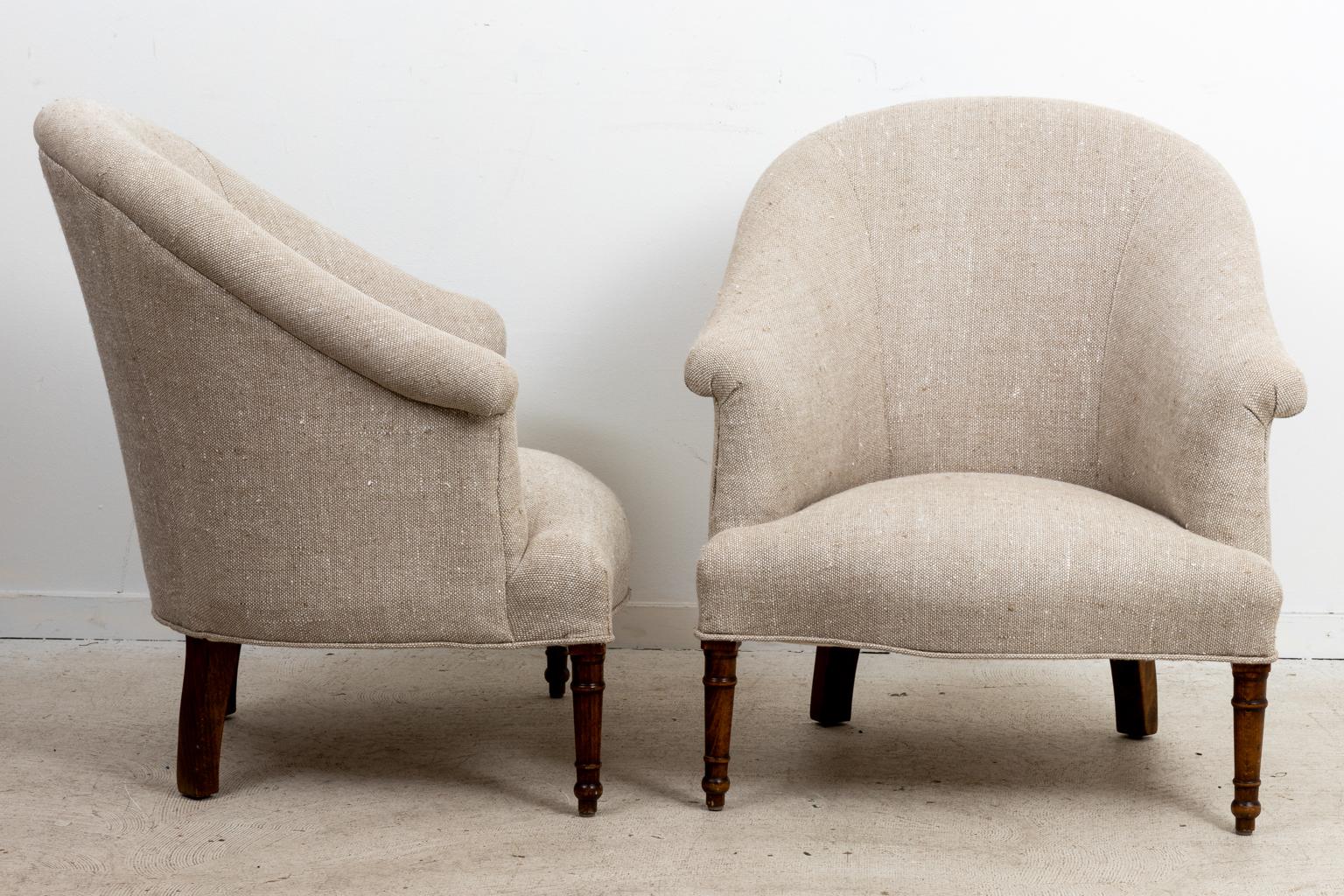 Pair of English Club Chairs In Good Condition In Stamford, CT