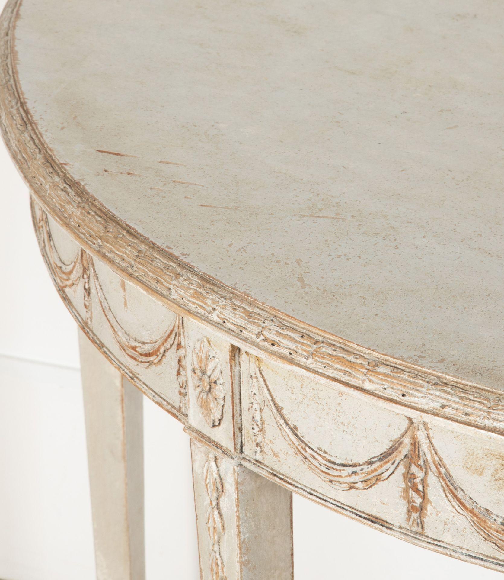20th Century Pair of English Console Tables in the Hepplewhite Style
