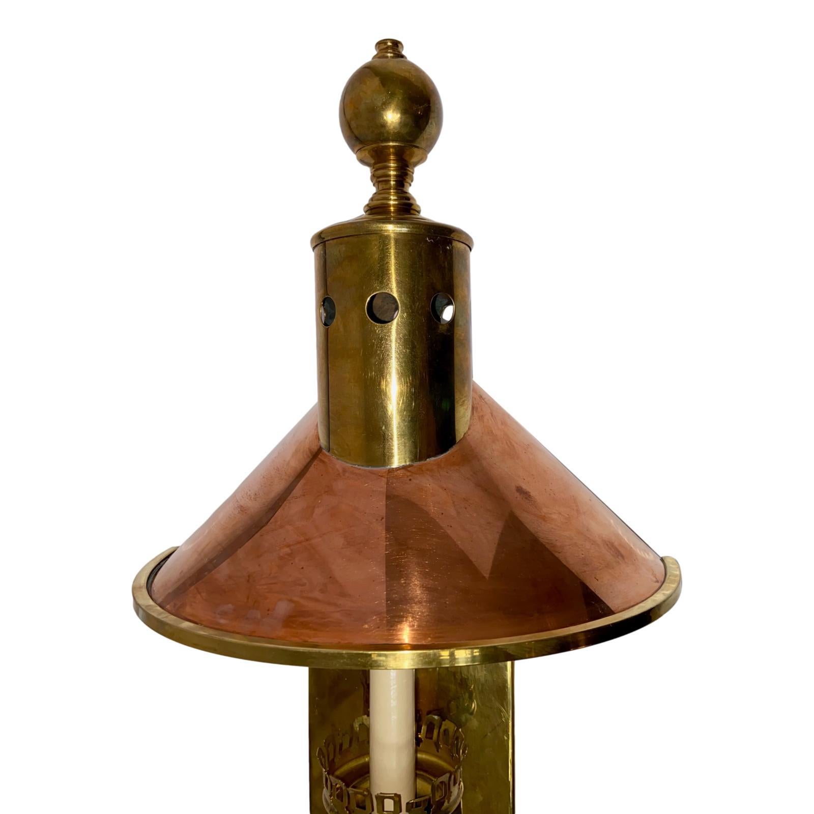 Pair of English Copper and Brass Sconce In Good Condition In New York, NY