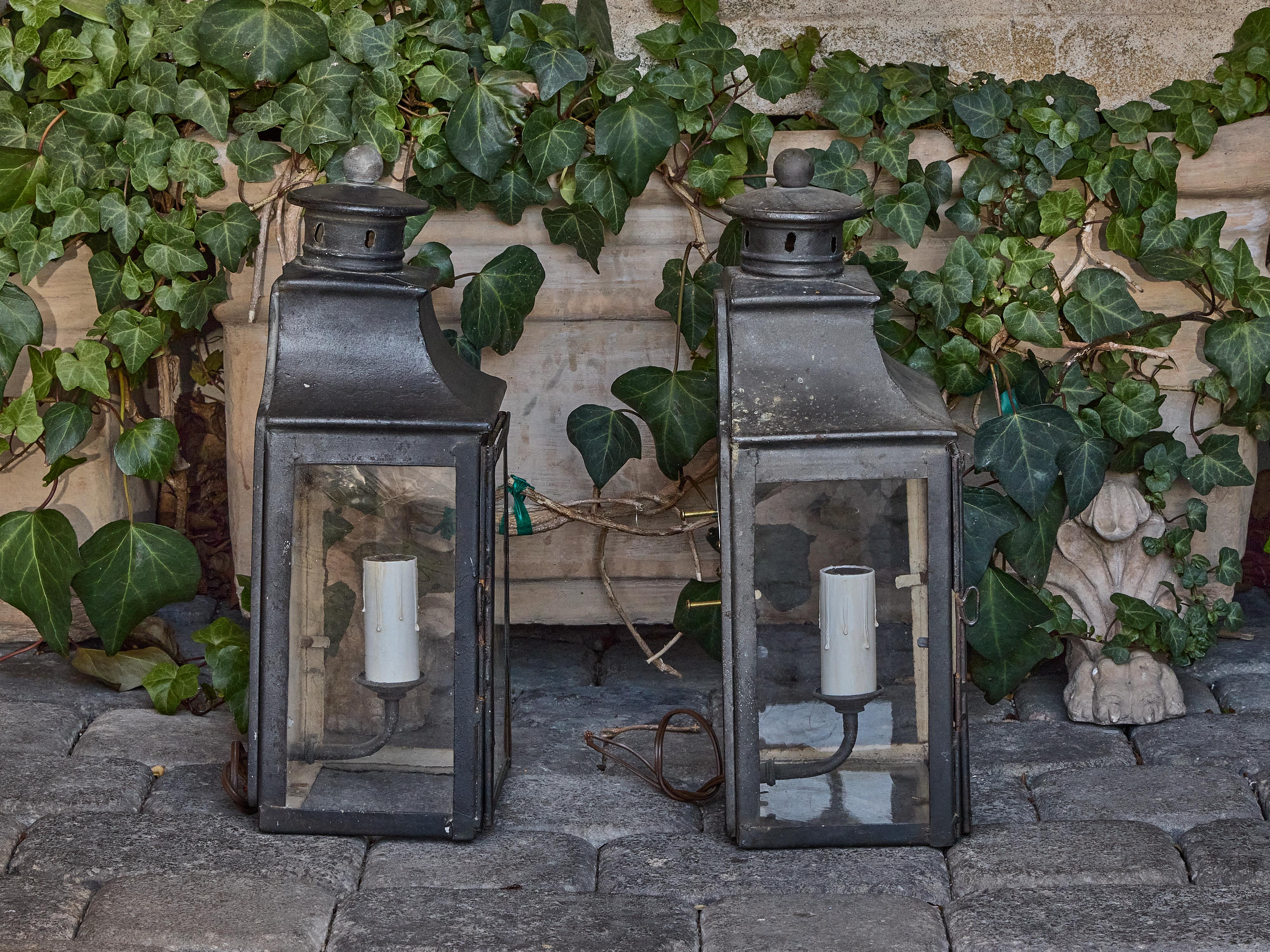 Pair of English Country House Brass Wall Lanterns with Glass Doors, circa 1900 For Sale 2