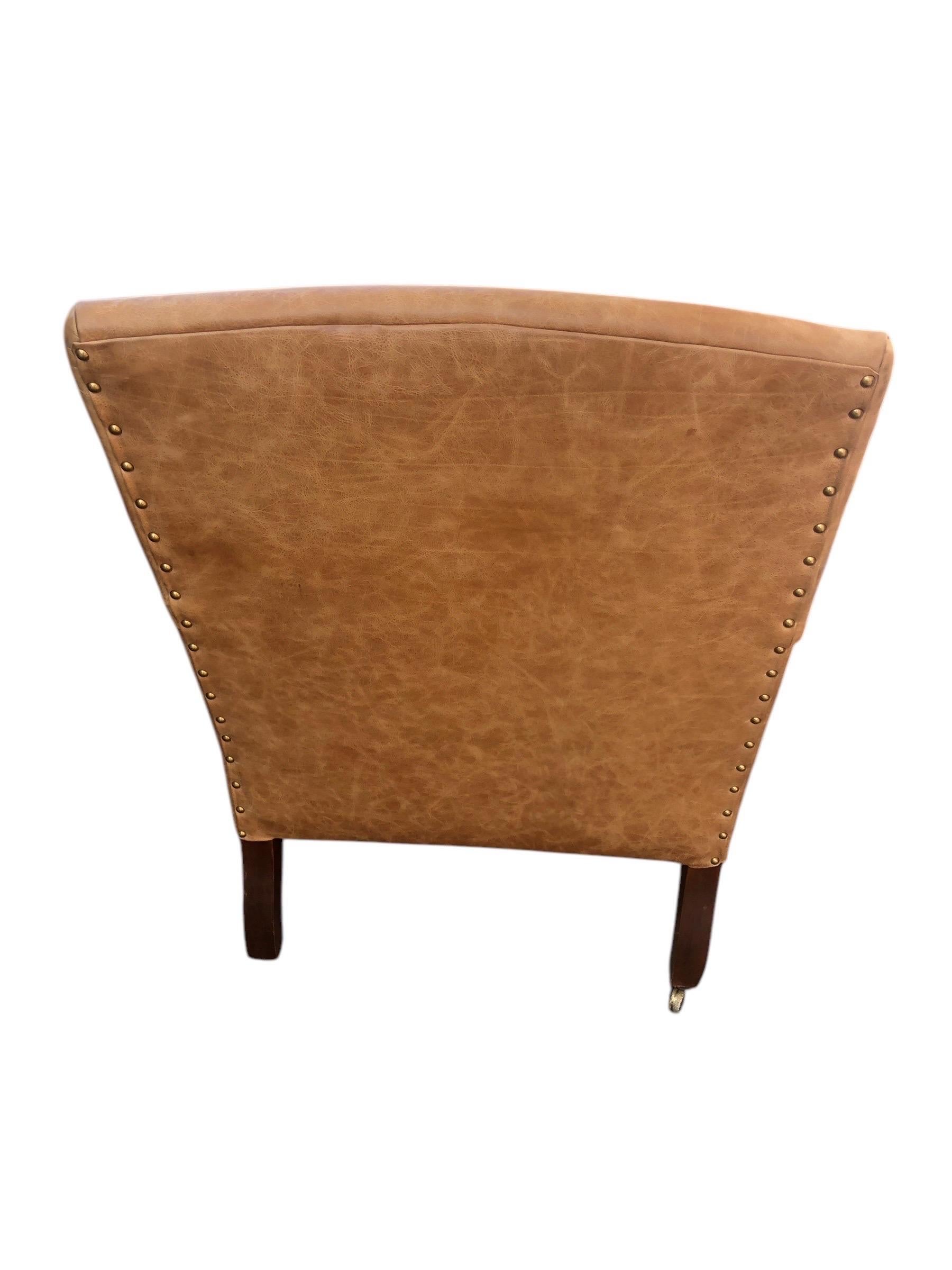 Paire de fauteuils club en cuir de style maison de campagne anglaise en vente 3