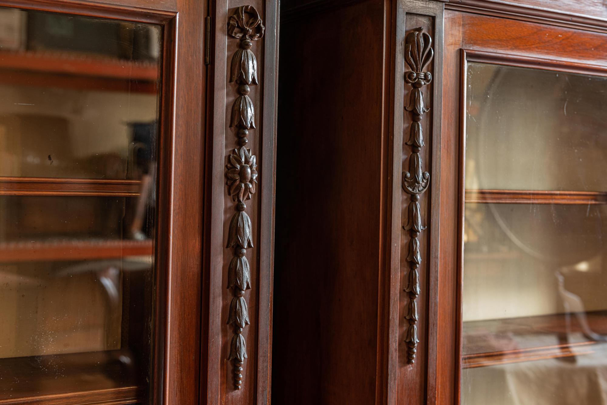 Pair of English Country House Solid Mahogany Glazed Bookcases 1