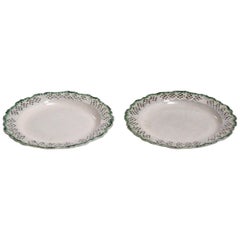 Coppia di piatti inglesi Creamware, XVIII secolo, provenienti da un'importante collezione danese