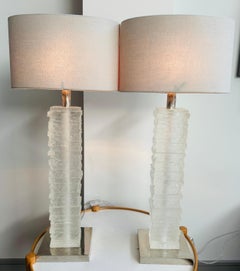 Coppia di lampade da tavolo inglesi in cristallo smerigliato a colonna Stratum Porta Romana