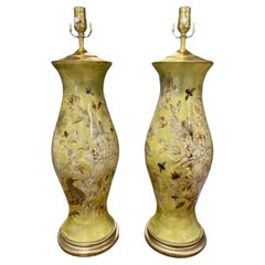 Coppia di lampade inglesi a decoupage e decalcomania con motivi di uccelli, fiori e calabroni