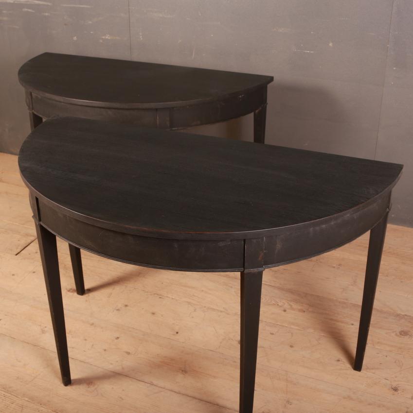 Pair of elegant 19th century English painted console tables, 1820

     

Dimensions
45 inches (114 cms) wide
23 inches (58 cms) deep
28.5 inches (72 cms) high.