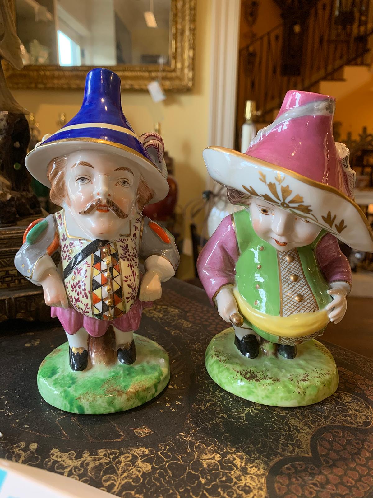 Pair of 19th-20th century English derby style porcelain Mansion House dwarfs, probably Edme Samson, marked U-22A and U-22B, Inspired by Jacques Callots Painting 