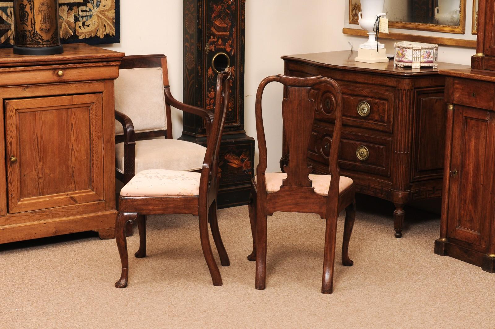 Paire de chaises d'appoint en noyer George I du début du XVIIIe siècle en vente 5