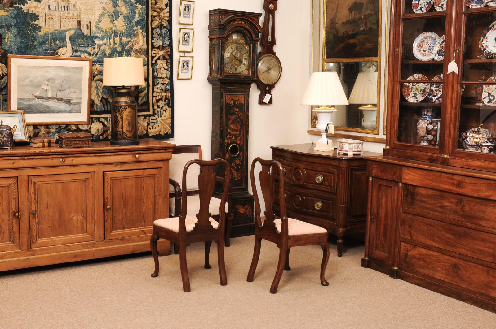 Paire de chaises d'appoint en noyer George I du début du XVIIIe siècle en vente 6
