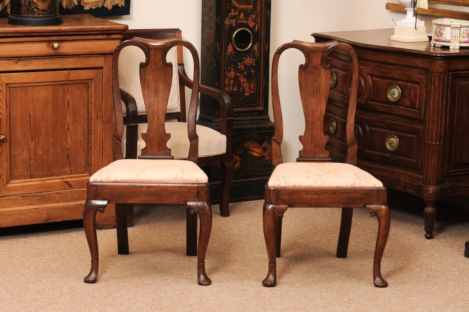 Paire de chaises d'appoint en noyer George I du début du XVIIIe siècle en vente 7