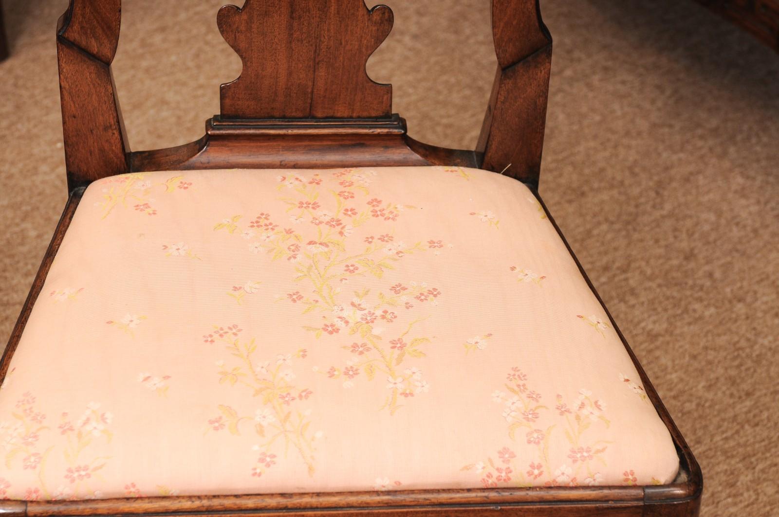 Paire de chaises d'appoint en noyer George I du début du XVIIIe siècle en vente 8
