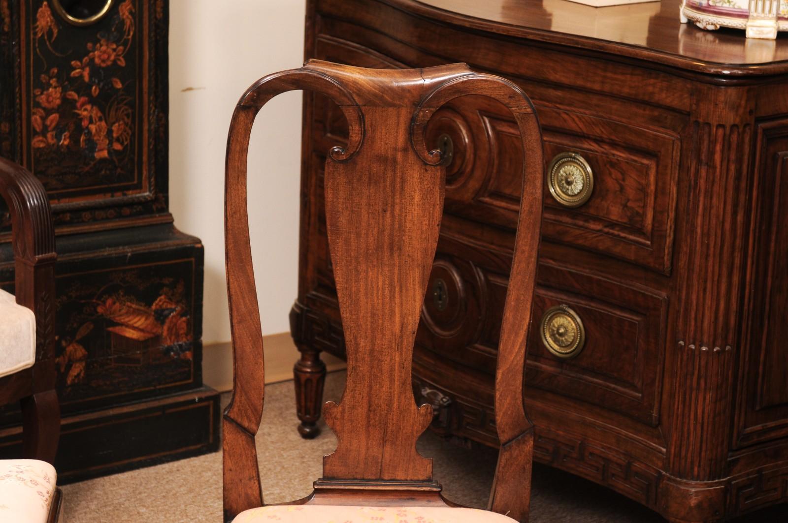 Paire de chaises d'appoint en noyer George I du début du XVIIIe siècle en vente 2