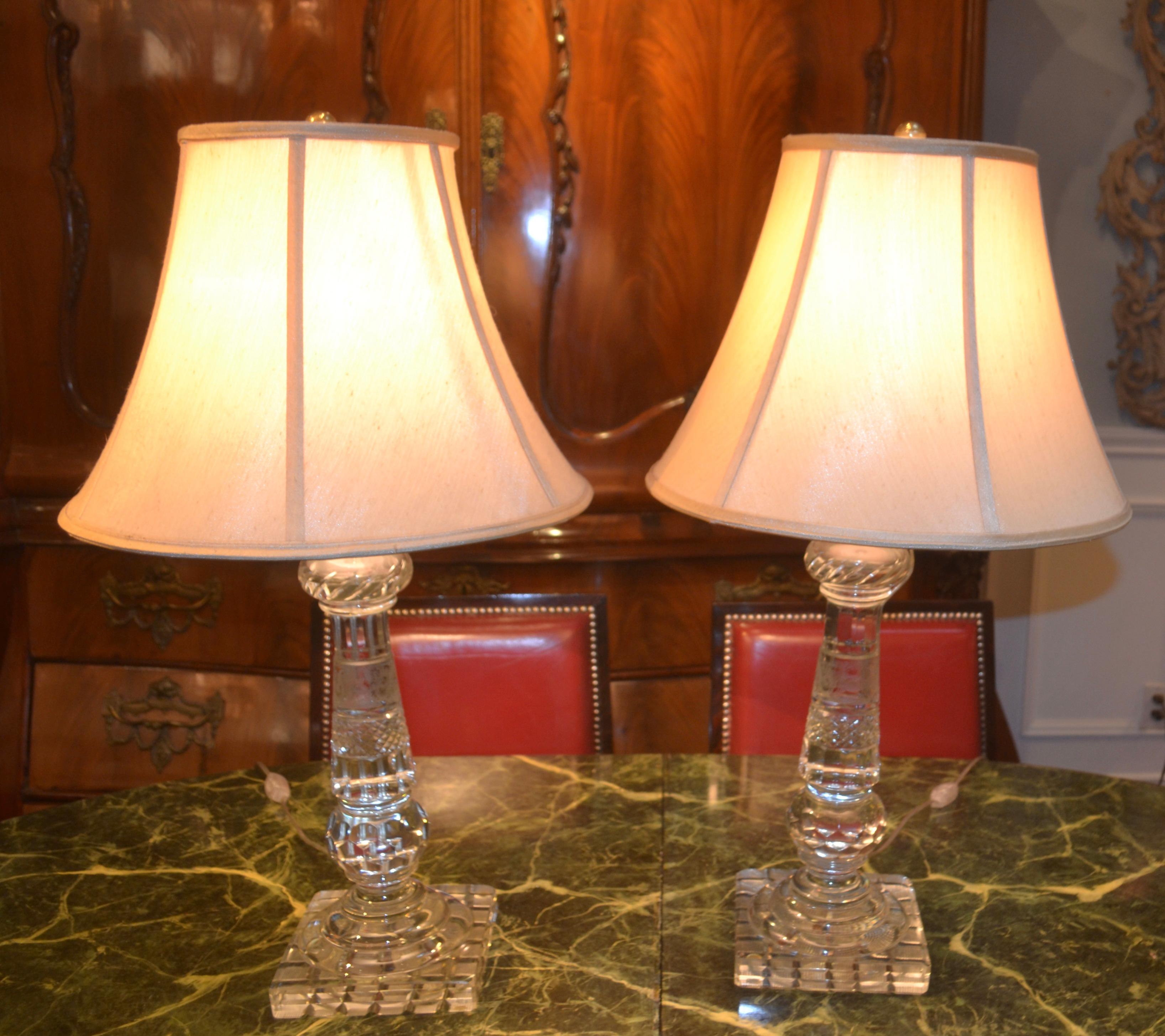 Paire de lampes anglaises en cristal taillé du début du XXe siècle en vente 2