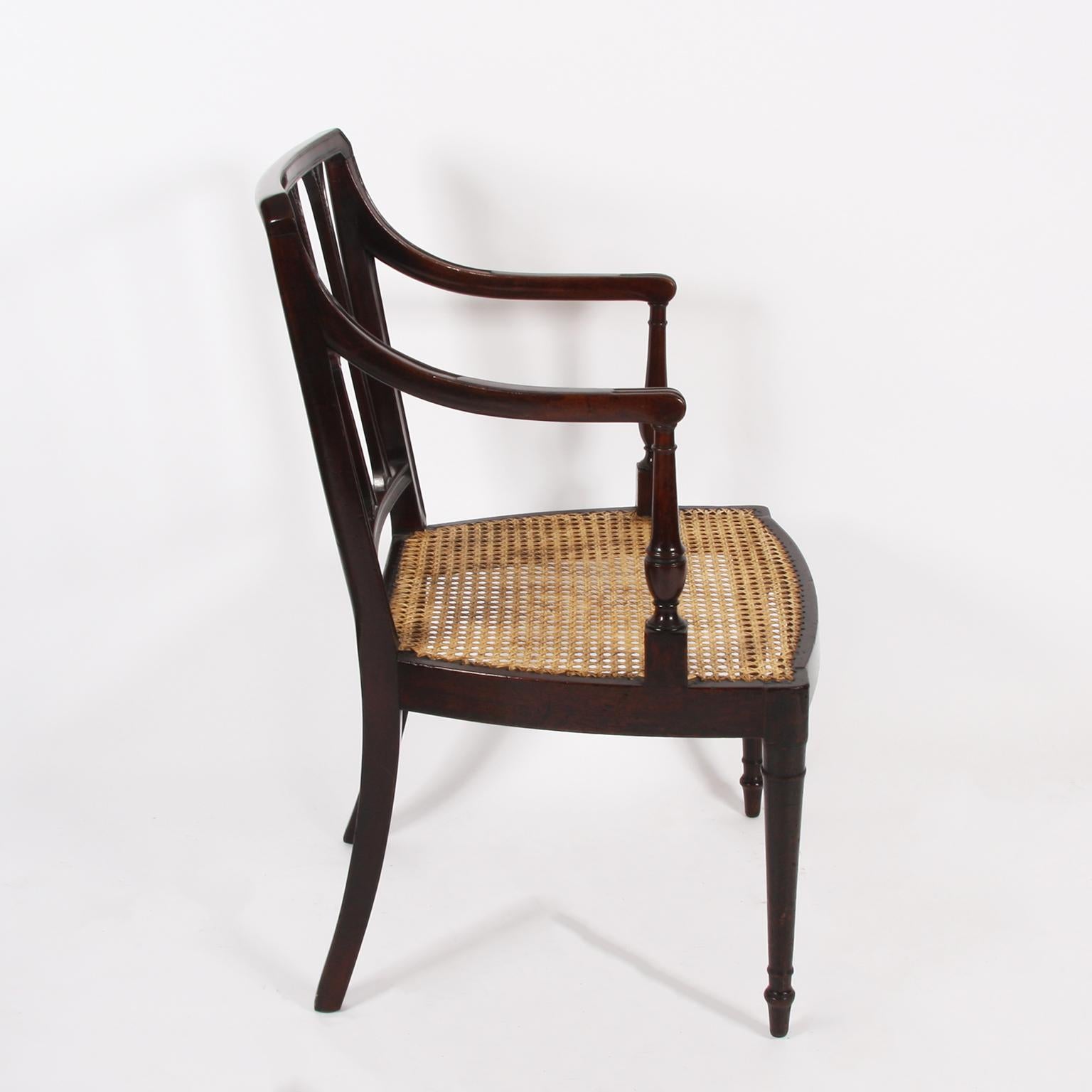 Pair of English Early 20th Century Caned Mahogany Chairs In Good Condition In London, GB
