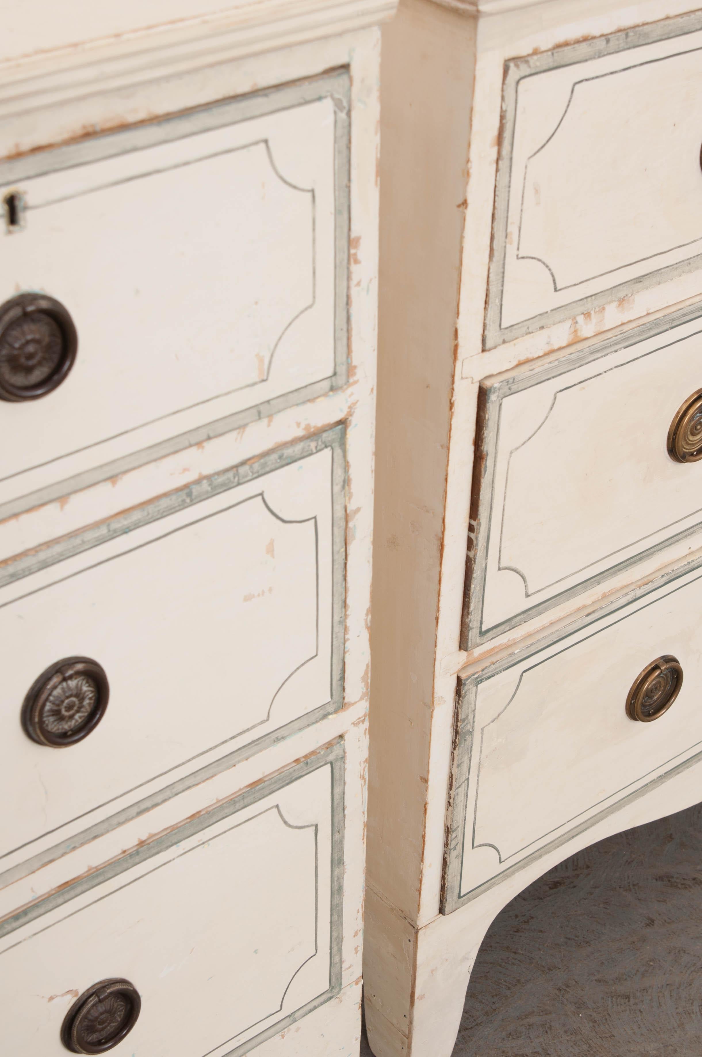 Pair of English Early 20th Century Edwardian Chests of Drawers (Englisch)