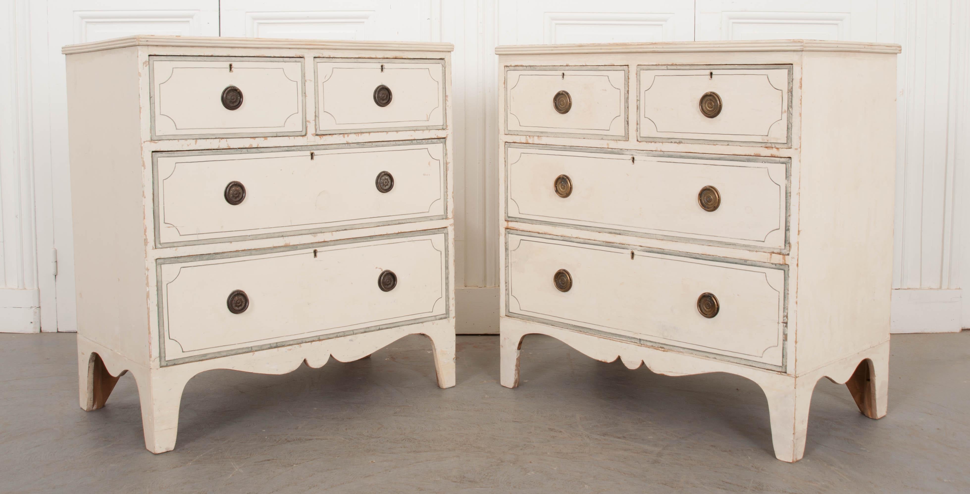 Pair of English Early 20th Century Edwardian Chests of Drawers (Farbe)