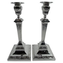 Paire de chandeliers néoclassiques anglais édouardiens en argent sterling