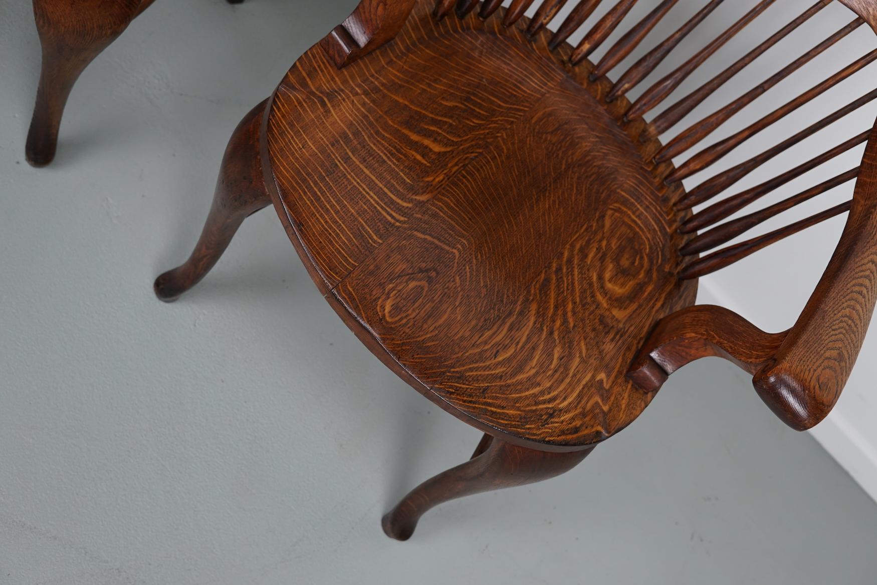 Pair of English Edwardian Oak Spindle Back Captains Office Desk Chairs In Good Condition For Sale In Nijmegen, NL