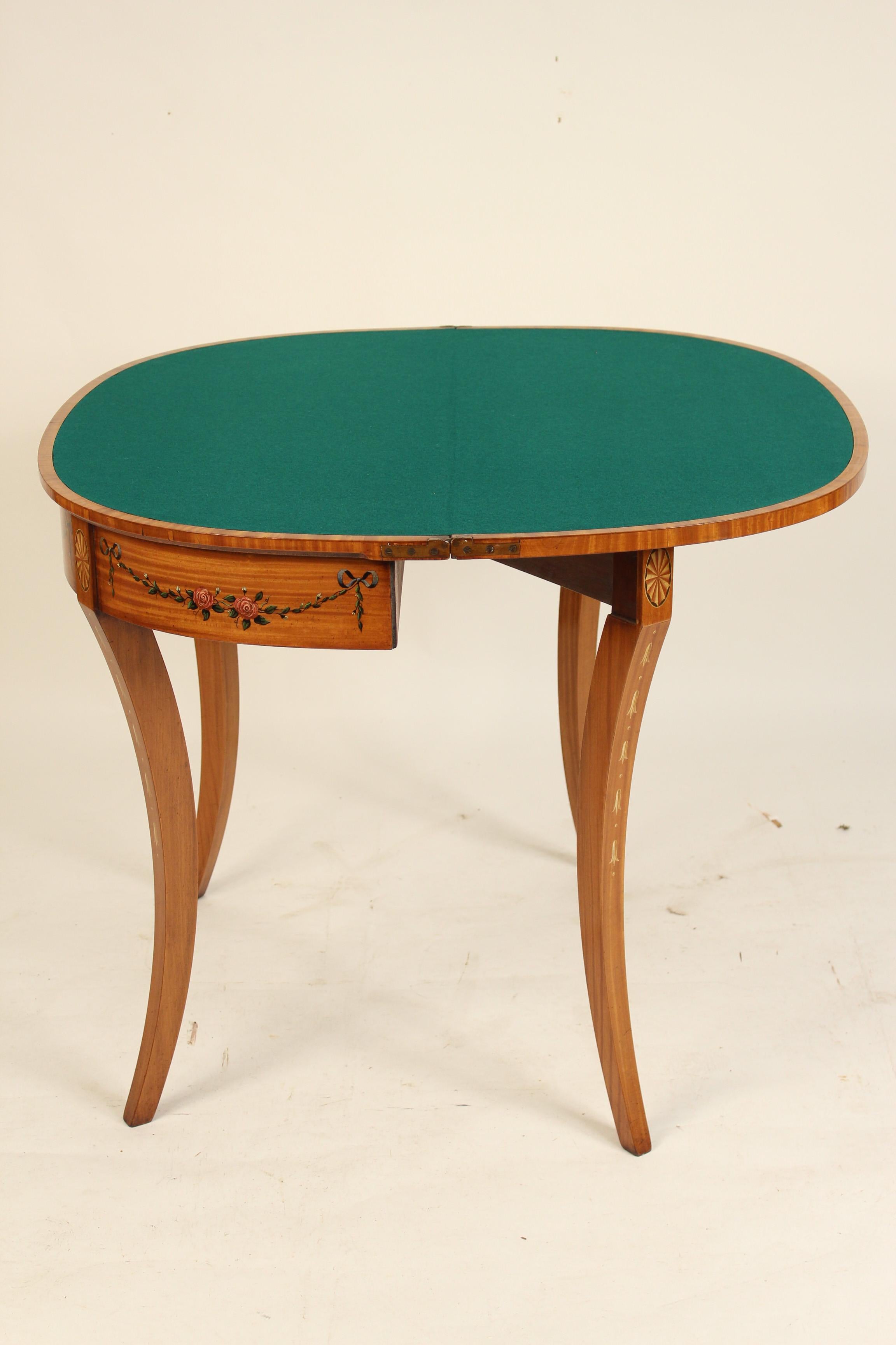 Paire de tables de jeux anglaises en bois de satin peint de style édouardien en vente 6