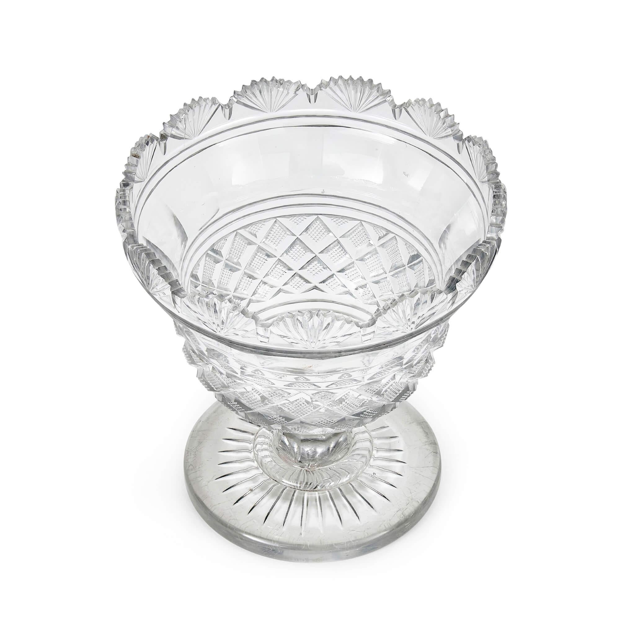 Pair of English Engraved and Cut Glass Sweet Bowls In Good Condition For Sale In London, GB