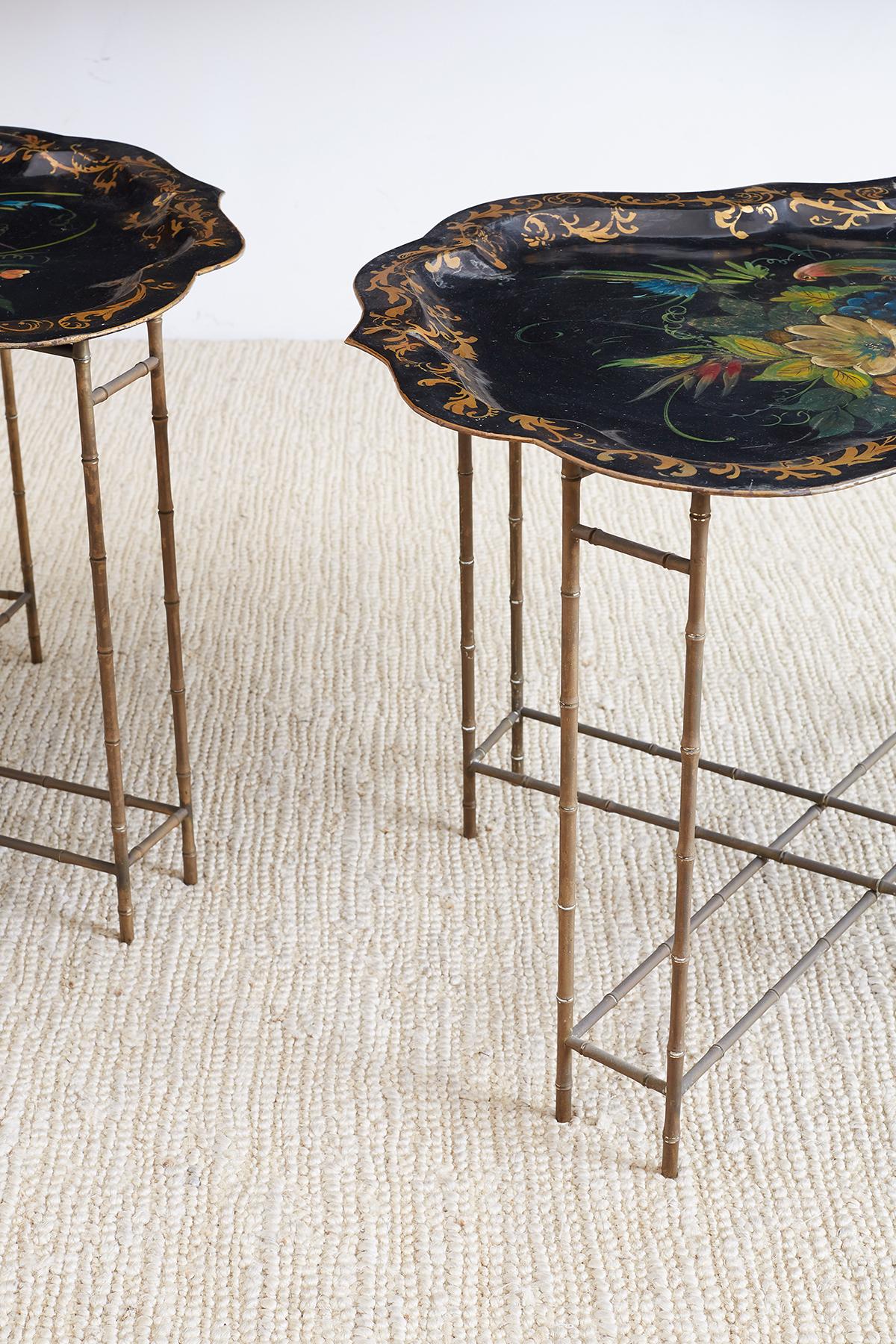 XIXe siècle Paire de tables à plateaux anglaises en faux bambou et faux bambou en vente
