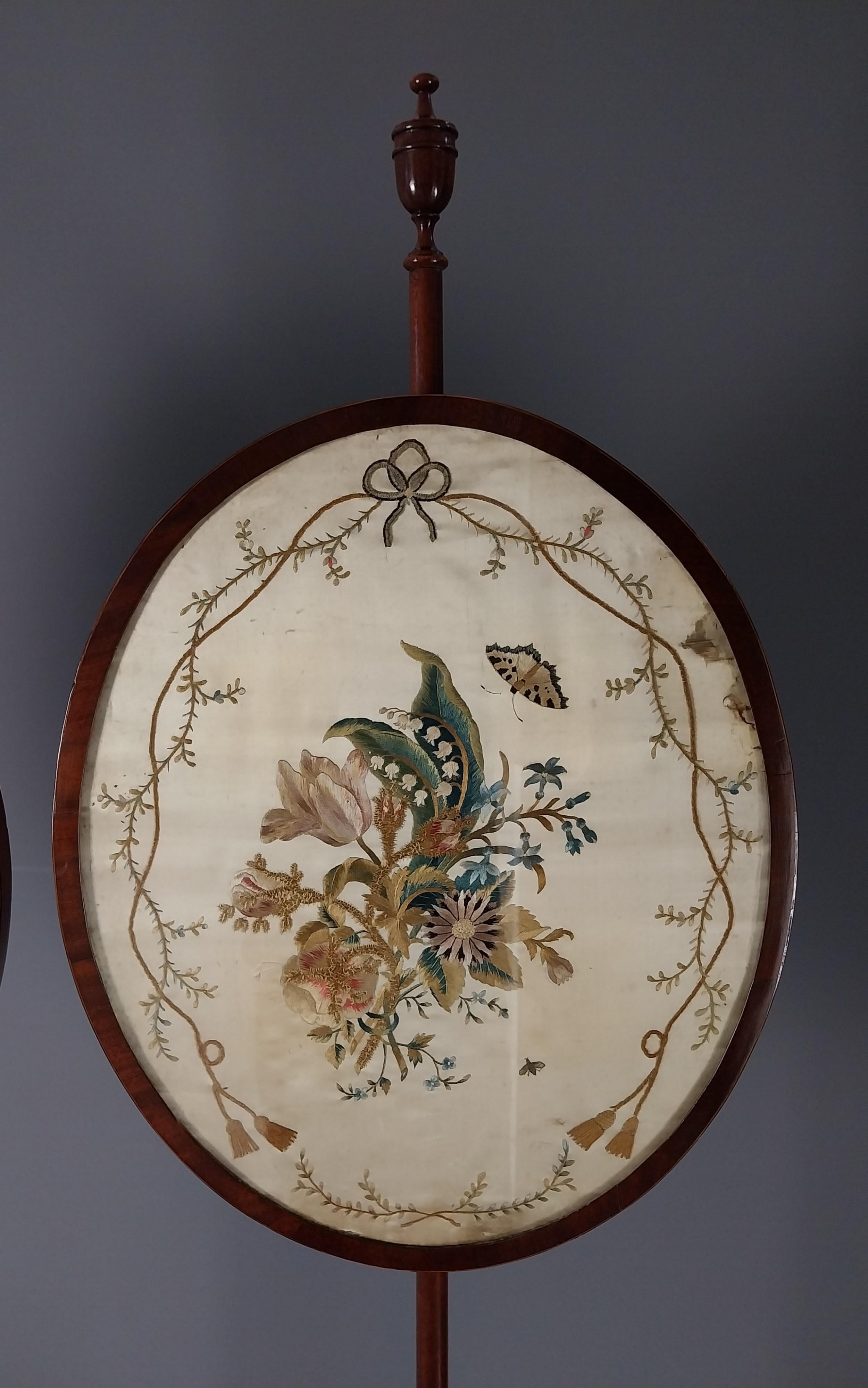 Pair of Pole Screens 19th century For Sale 8