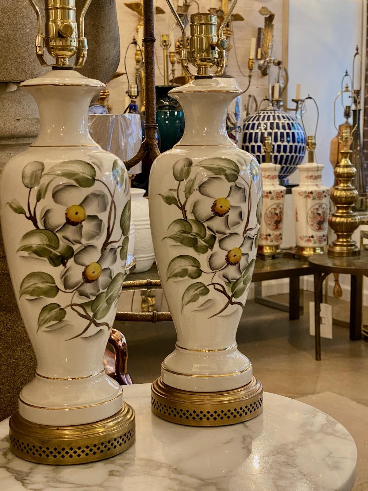 Pair of English Floral Motif Porcelain Table Lamps For Sale 2