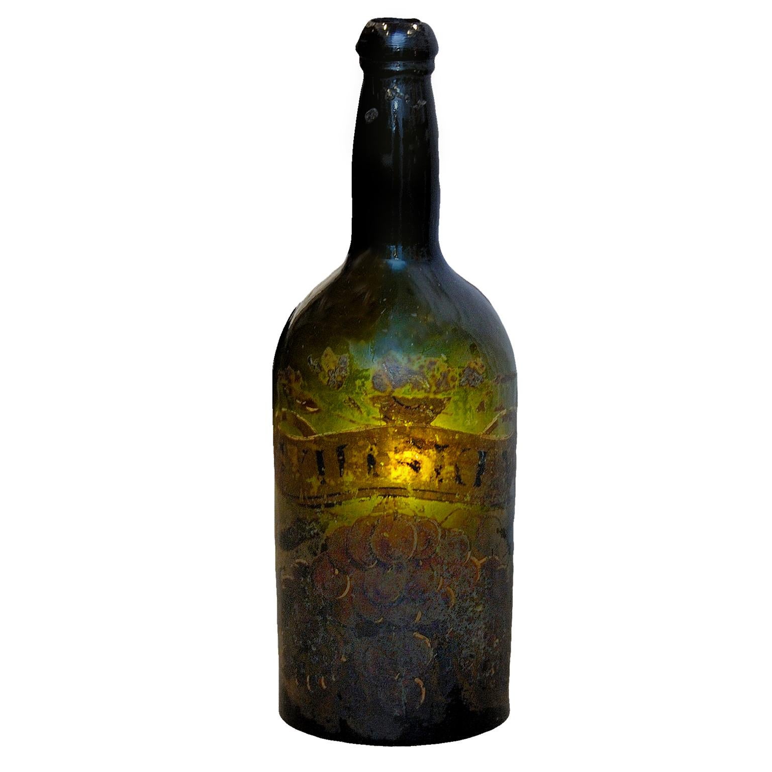 Pair of English George III Decorated Wine Bottles, circa 1780 In Good Condition For Sale In Tetbury, Gloucestershire