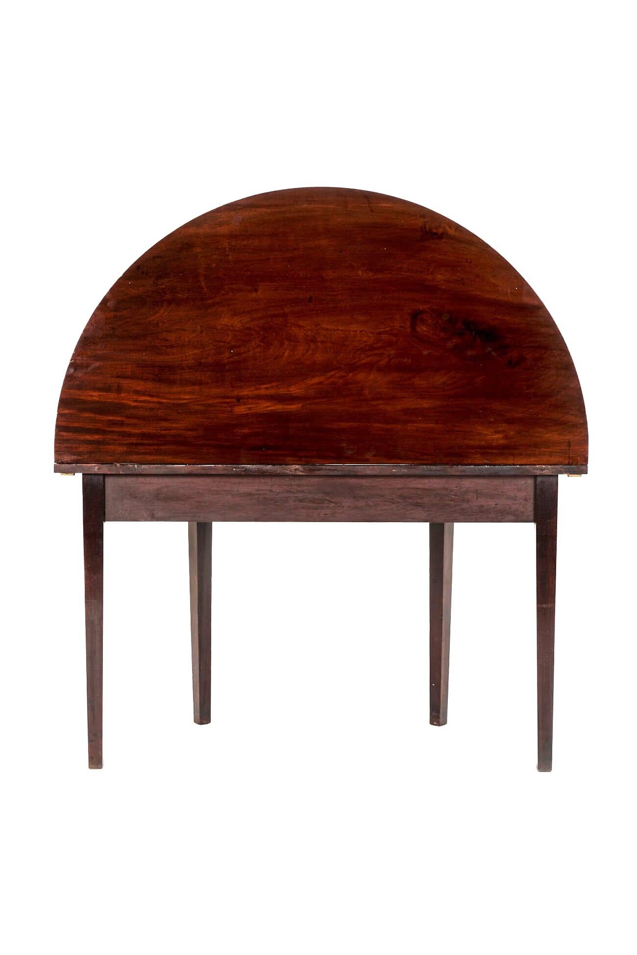 Ein Paar englische George III Demi Lune Konsolentische im Angebot 3
