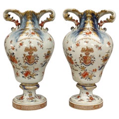 Pair of English Georgian Armorial Porcelain Vases Pair of English Georgian Armorial Porcelain Vases