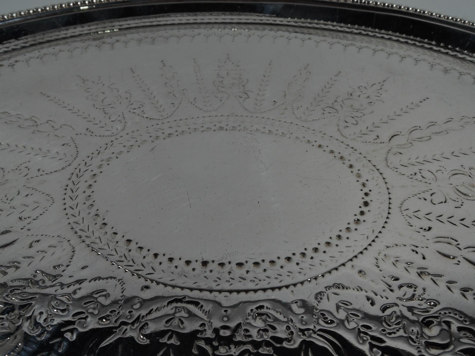 Pair of English Georgian Neoclassical Sterling Silver Salver Trays In Good Condition In New York, NY