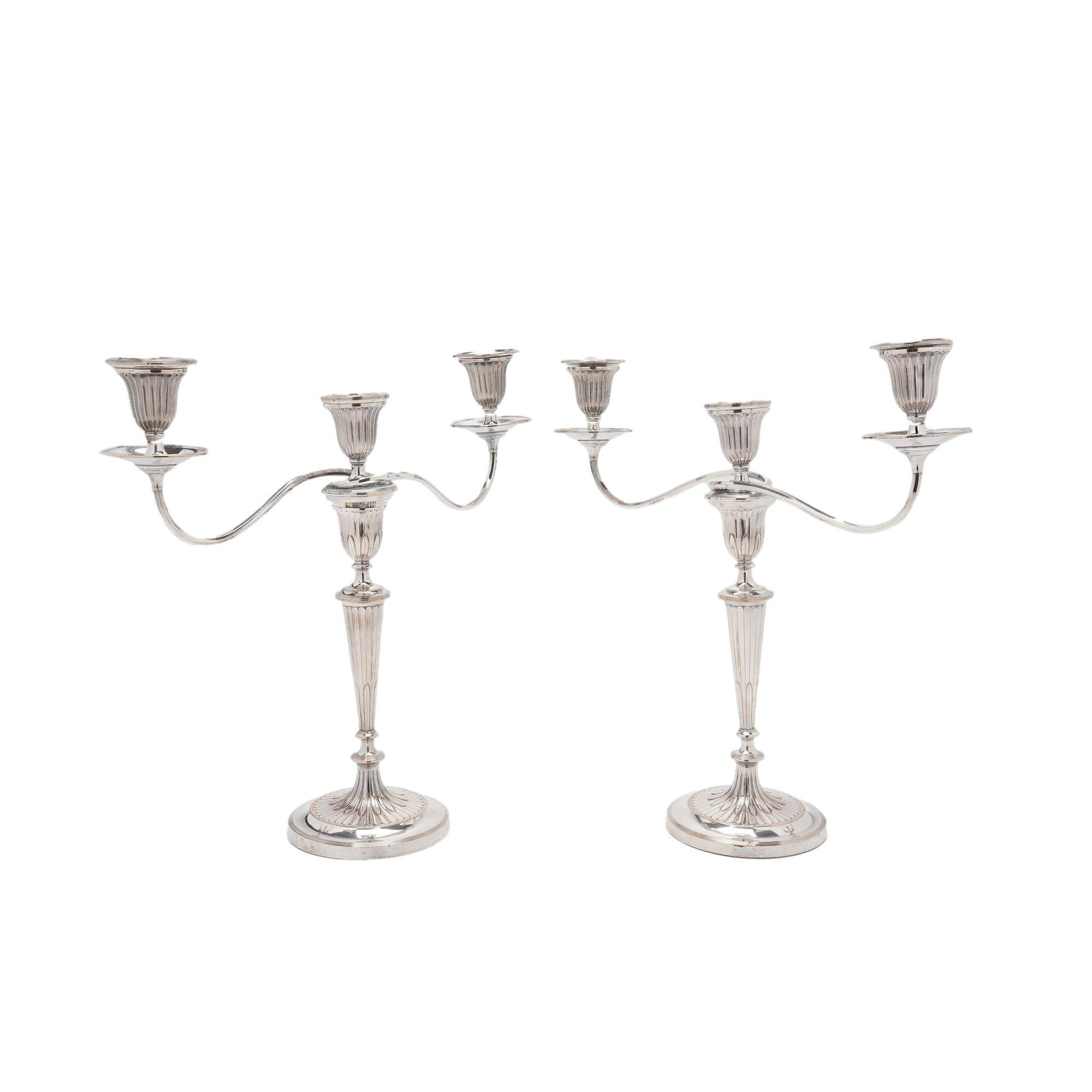 Britannico Coppia di candelabri inglesi georgiani Old Sheffield, 1780-90 ca. in vendita
