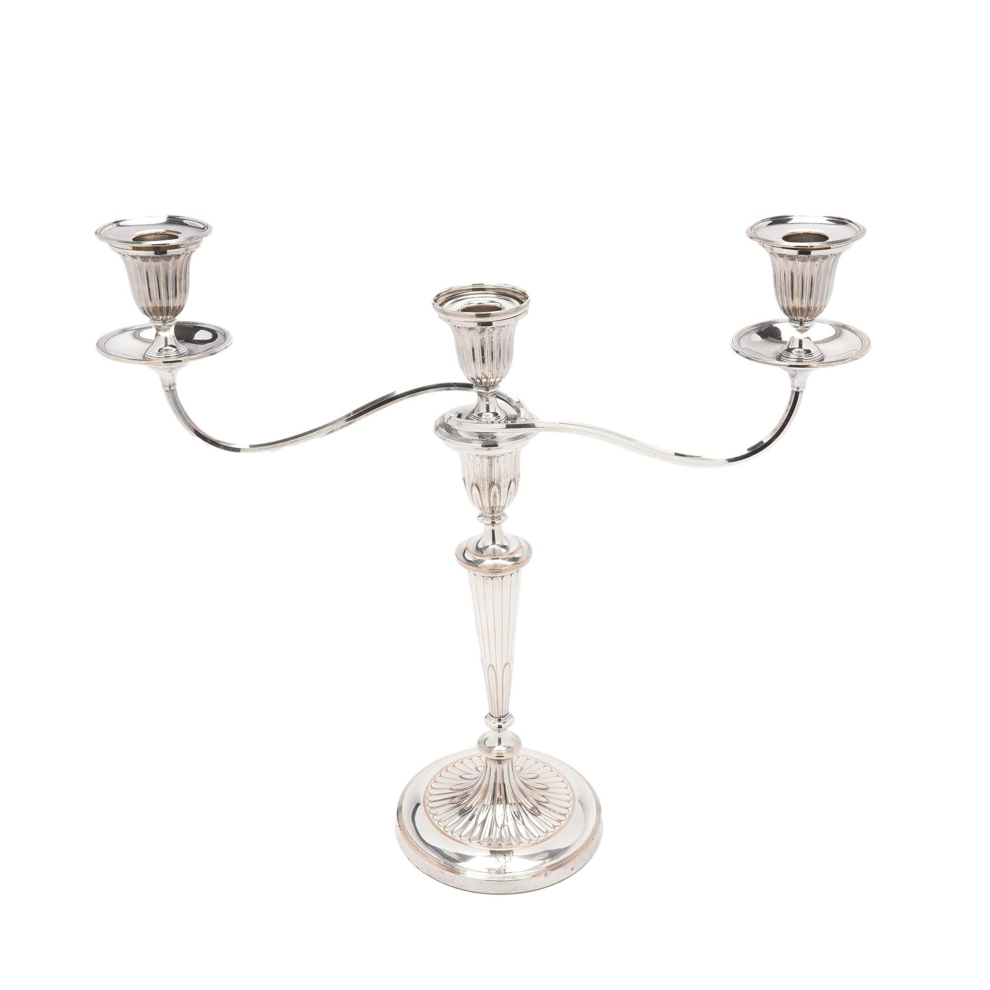 Coppia di candelabri inglesi georgiani Old Sheffield, 1780-90 ca. In condizioni buone in vendita a Kenilworth, IL