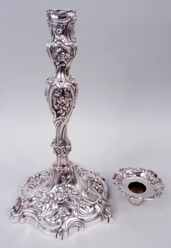 Coppia di candelabri inglesi rococò in argento sterling, 1768