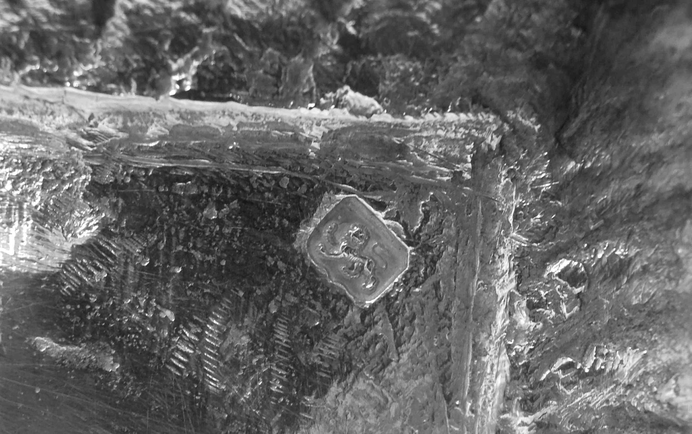 Coppia di candelabri inglesi georgiani in argento sterling, 1766 in vendita 3