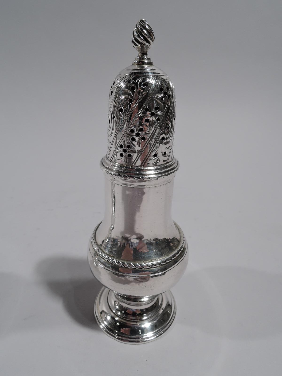 Pair of English Georgian Sterling Silver Condiment Casters In Good Condition In New York, NY