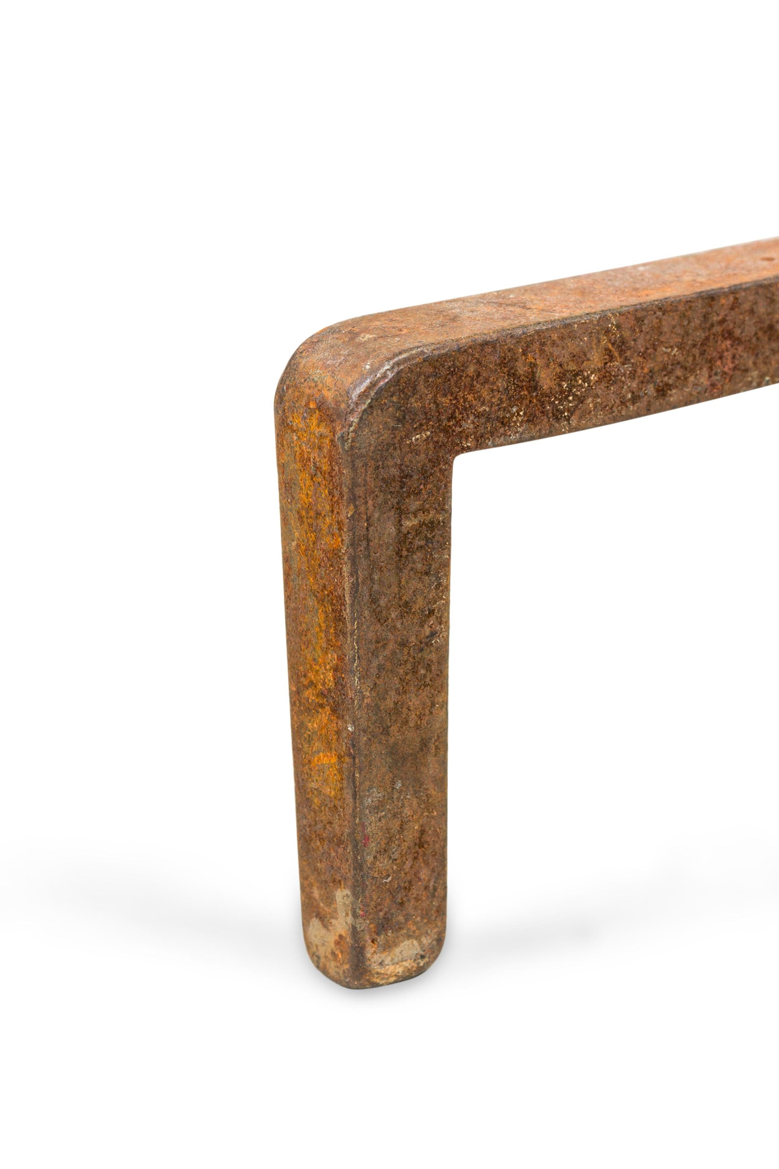 PAAR englischer kannelierter Andirons aus Messing im georgianischen Stil mit Flossenaufsätzen im Angebot 3