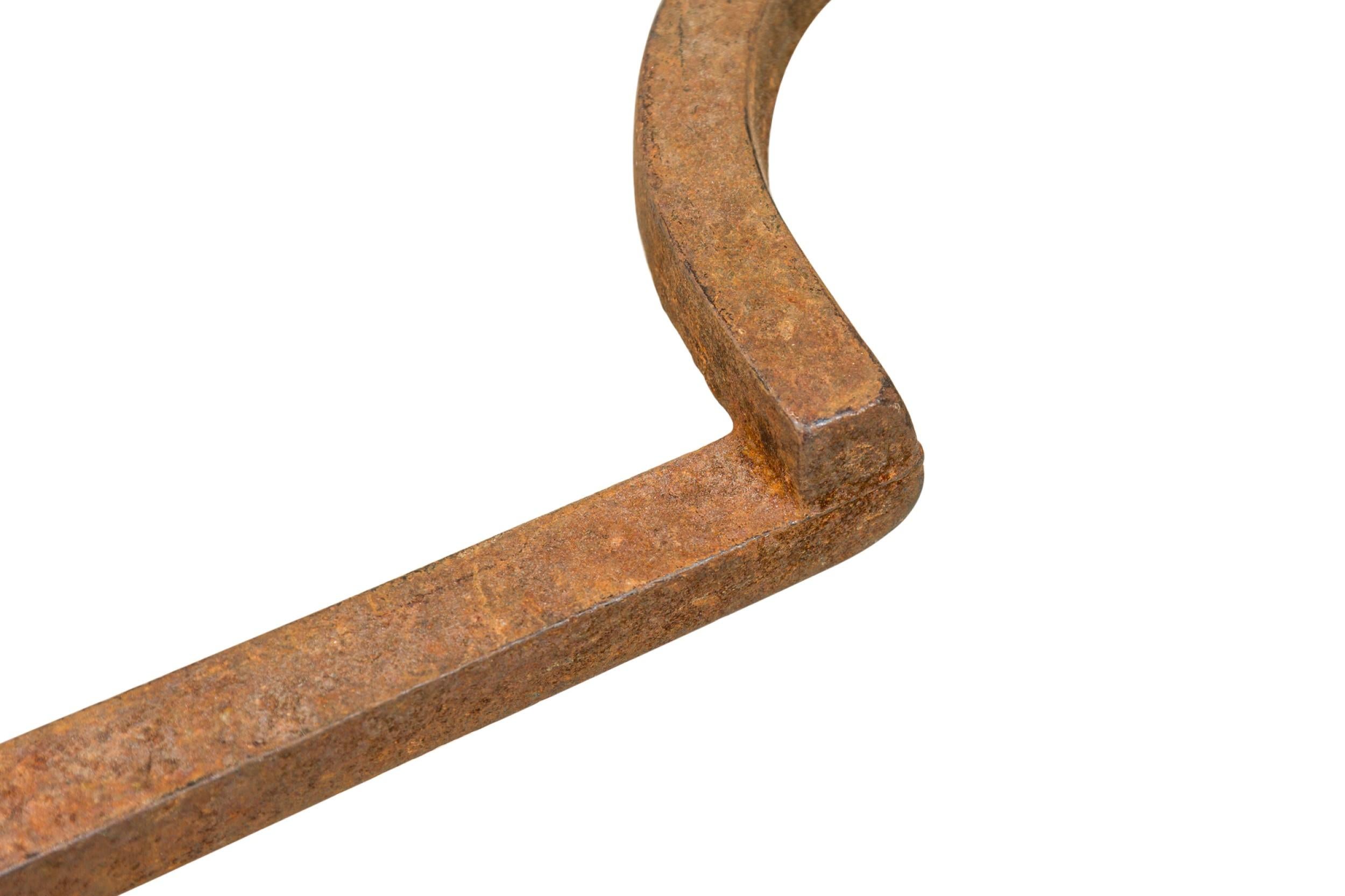 PAAR englischer kannelierter Andirons aus Messing im georgianischen Stil mit Flossenaufsätzen im Angebot 4