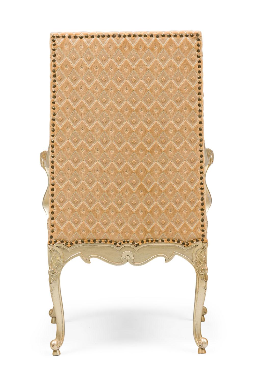 Paire de fauteuils anglais de style géorgien sculptés avec tissu à motifs géométriques Bon état - En vente à Queens, NY